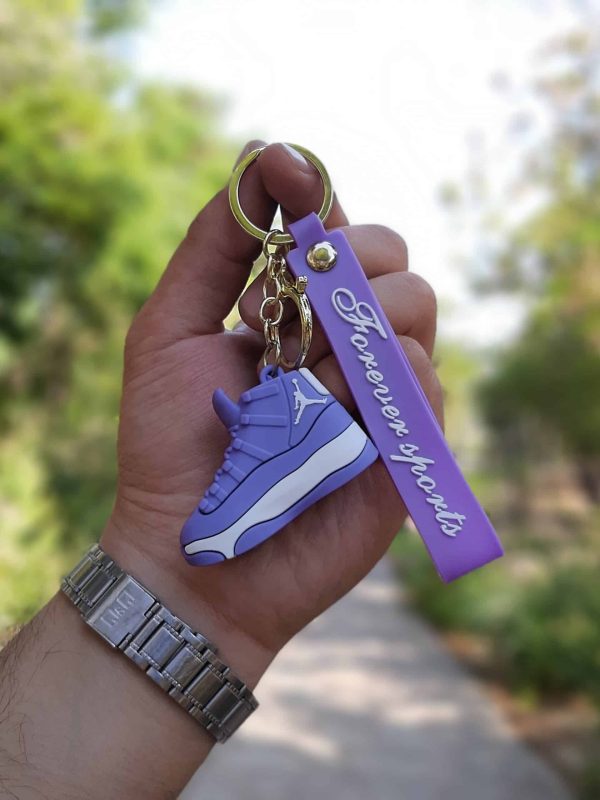 آویز سیلیکونی طرح کتونی جردن ساقدار