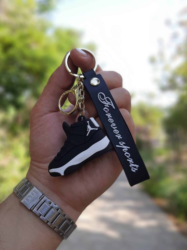 آویز سیلیکونی طرح کتونی جردن ساقدار