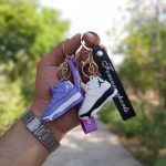 آویز سیلیکونی طرح کتونی جردن ساقدار - Image 7